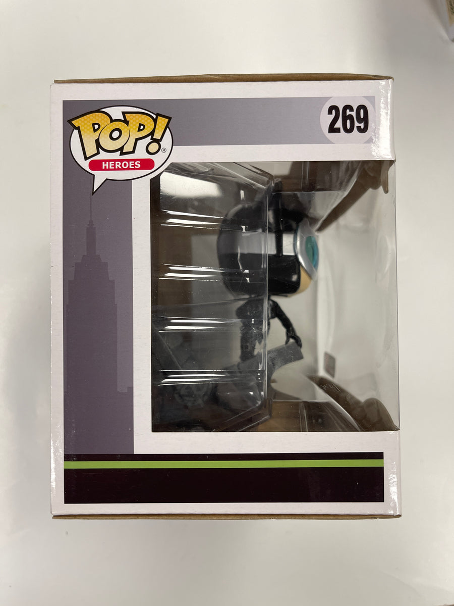 Funko Pop! DC Heroes Catwoman #269 Jim Lee Deluxe Gamestop 2019 Vaulted  Exclusive